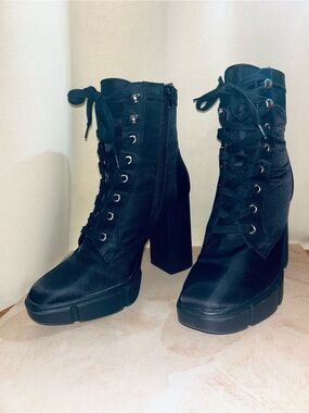 Steve Madden Black Lace-Up Block Heel Ankle Boots